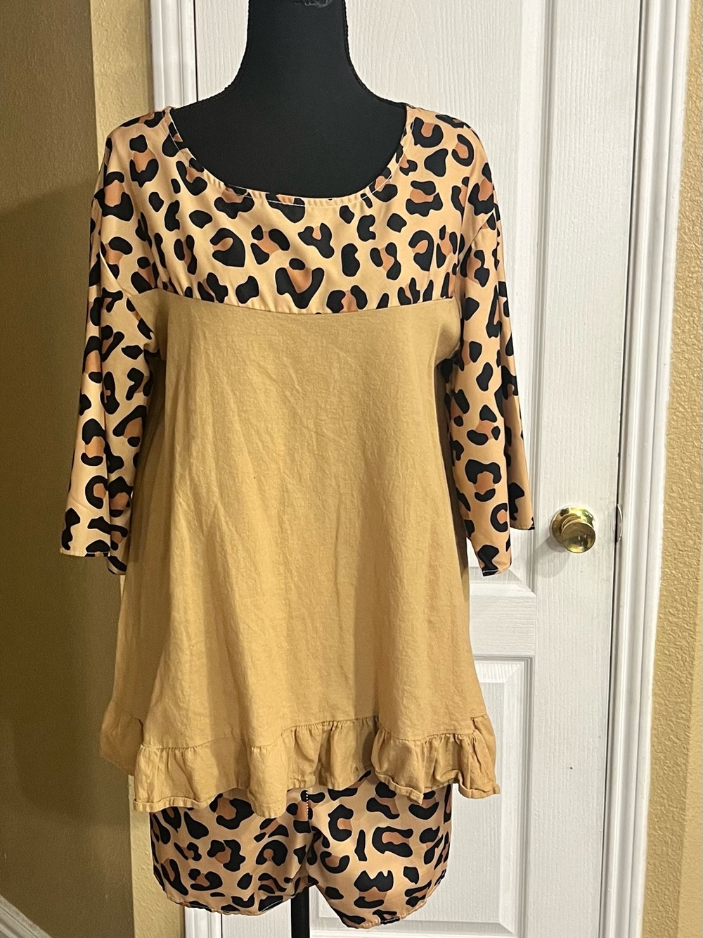 Boutique Leopard Print and Tan Tunic Top w/matching shorts